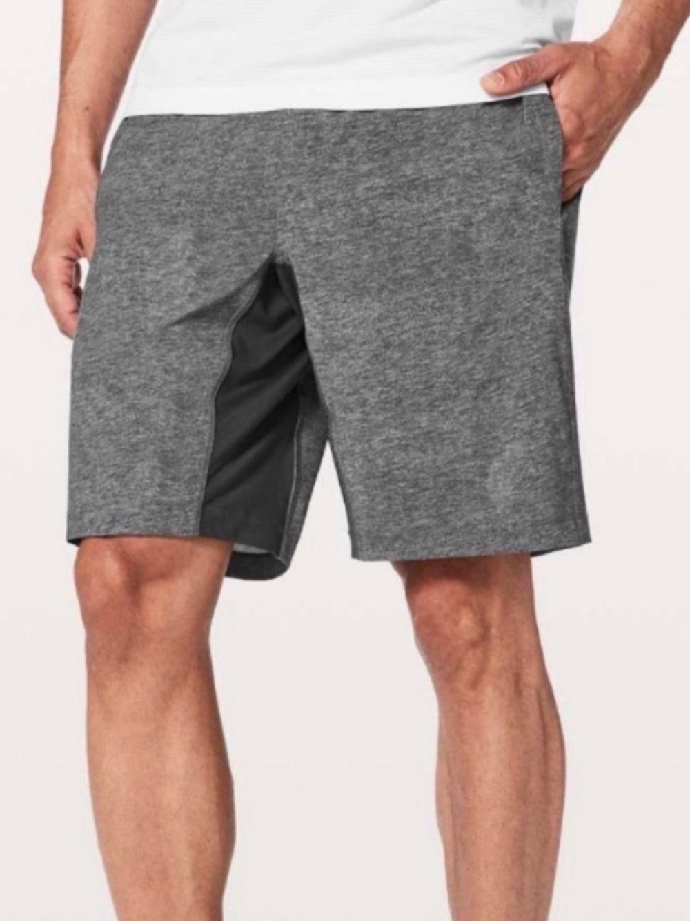 Lululemon T.H.E. Short *9" Updated
Ocean Spray Ice Grey Black
Size M